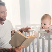 Maille respirante avec motif étoiles grises pour lit bébé